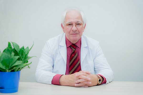 Карипиди Геннадий Константинович — Руководитель центра хирургии "В надежных руках". Доктор мед…